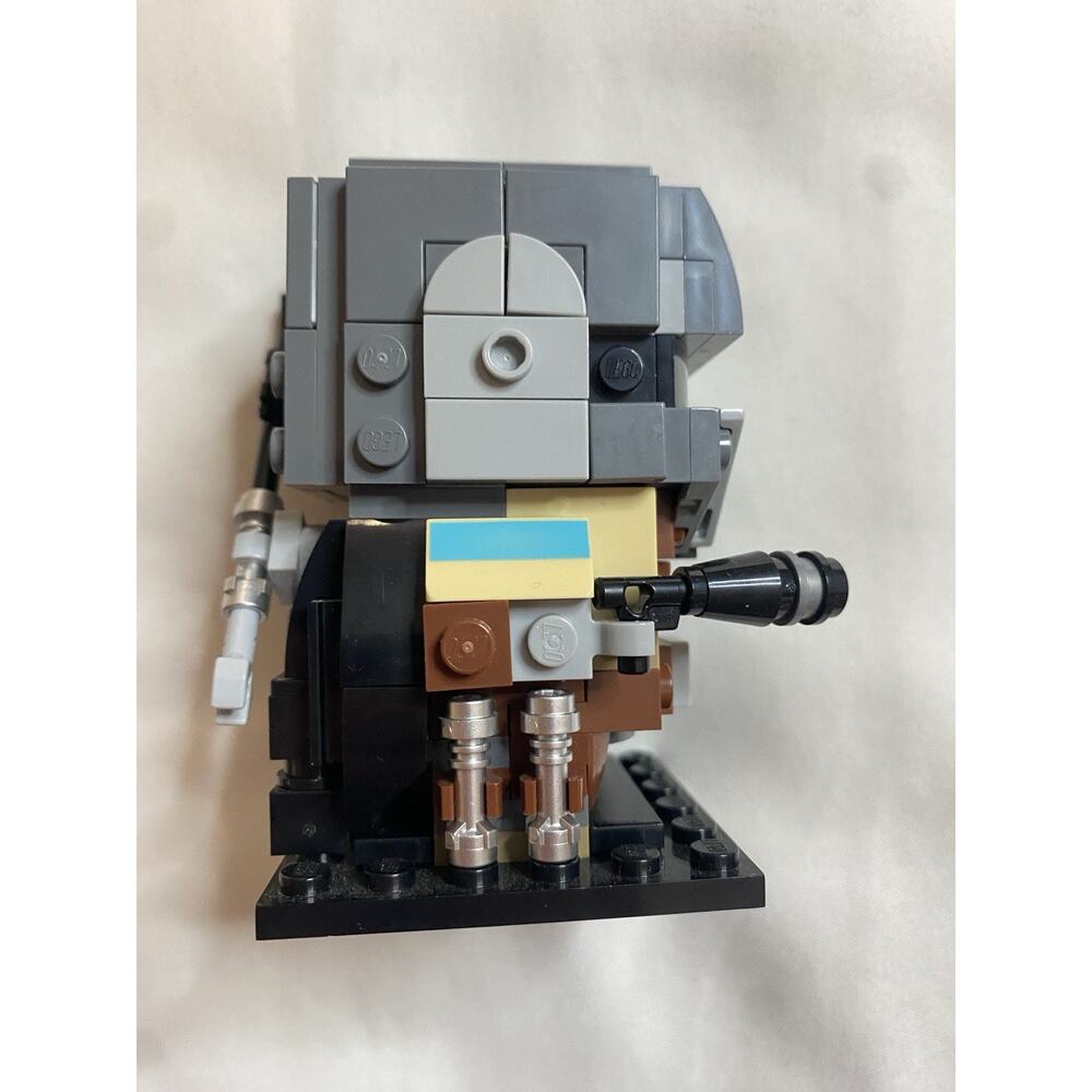 LEGO Star Wars BrickHeadz 75317 The Mandalorian Figure Assembled w/ Accessories - Picture 4 of 15